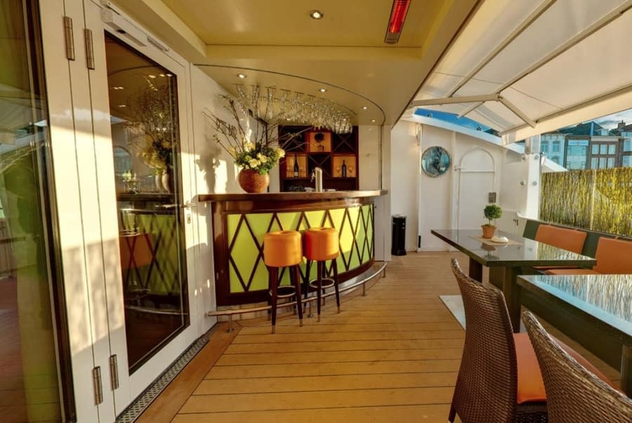 Bar exterior