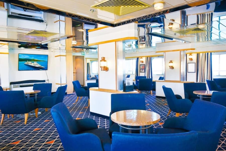 Discoverer Lounge