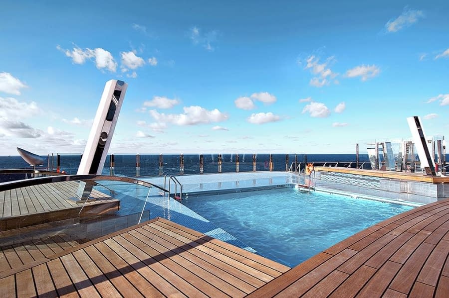 Yacht Club Piscina The Garden Pool
