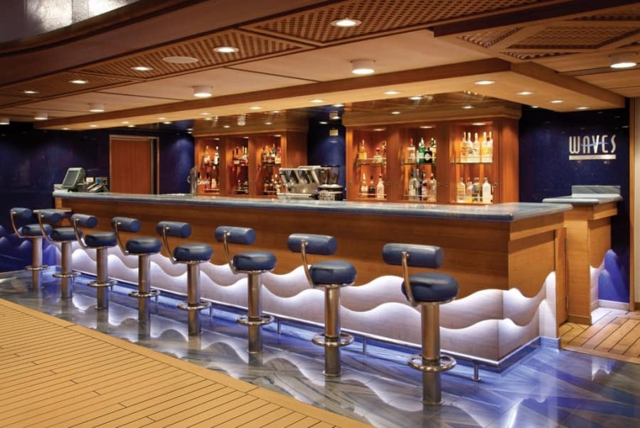 Bar Waves Grill