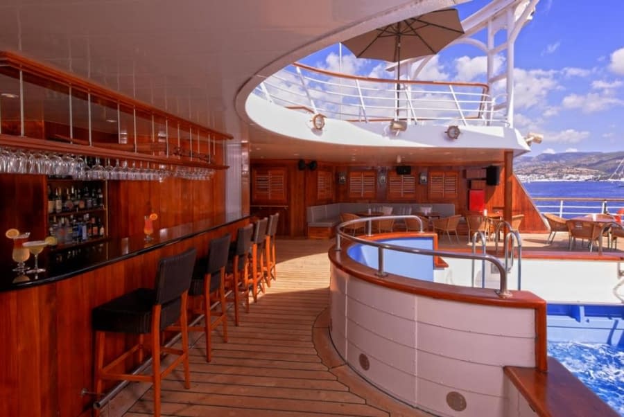 Pool bar